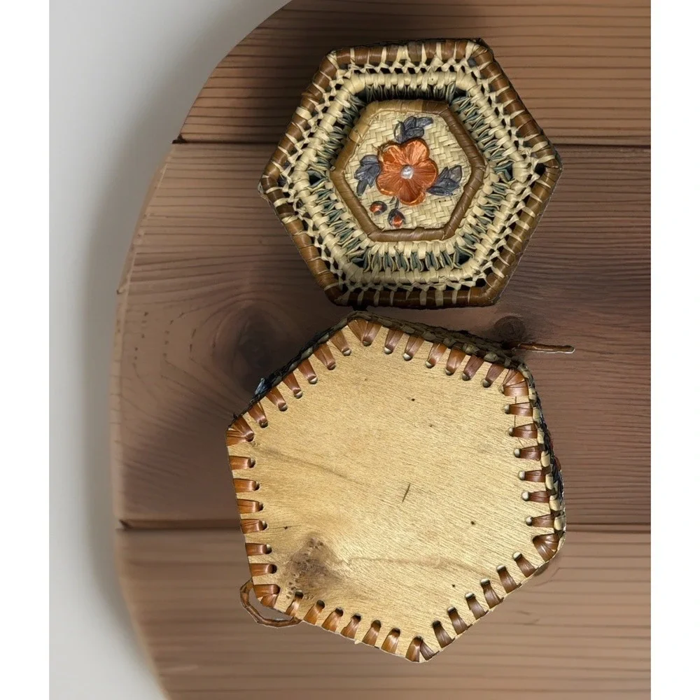 Vintage 1970's‎ Hexagonal straw Woven sewing Basket With Lid Raffia flower